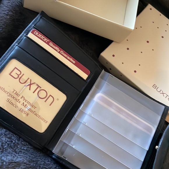 Buxton Leather wallet NWT & gift box Excellent condition $50 - Picture 4 of 8